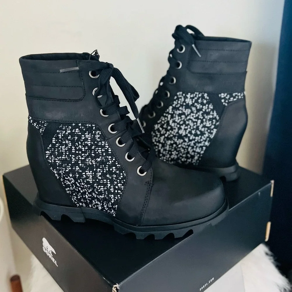 SOREL Joan of Arctic Waterproof Wedge III Lexie Lace-Up Bootie, Black,‎ 9.5, NWT